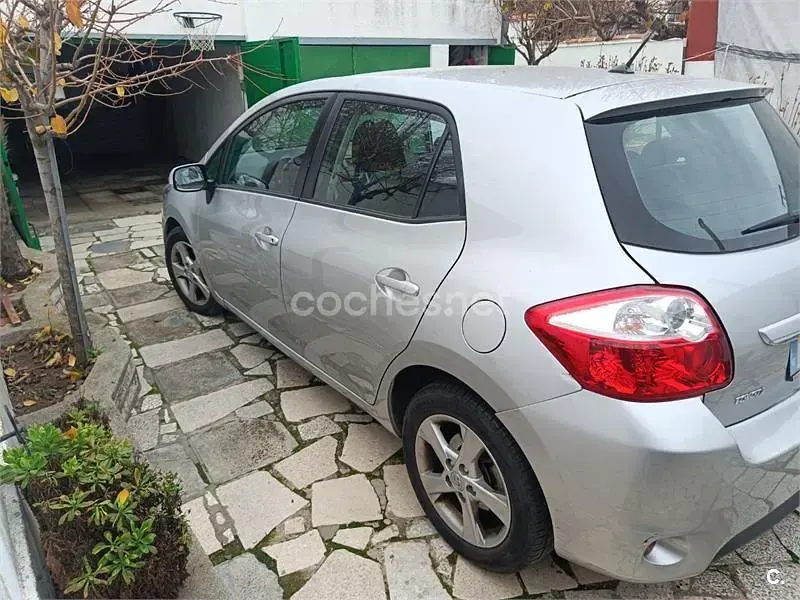 Usado Toyota Auris Active 126 CV (92 kW) 2010 Gris / plata Utilitario