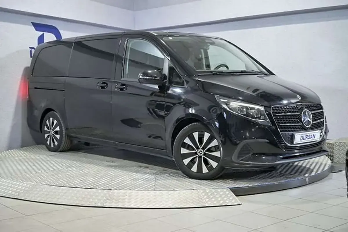 Usado Mercedes V250 Style 190 CV (139 kW) 2024 Negro Monovolumen