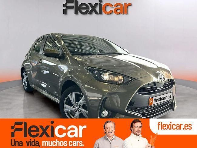 Verde Usado 2024 Toyota Yaris Hybrid Active Berlina | 20.490 € (Precio justo) - Imagen 1/4