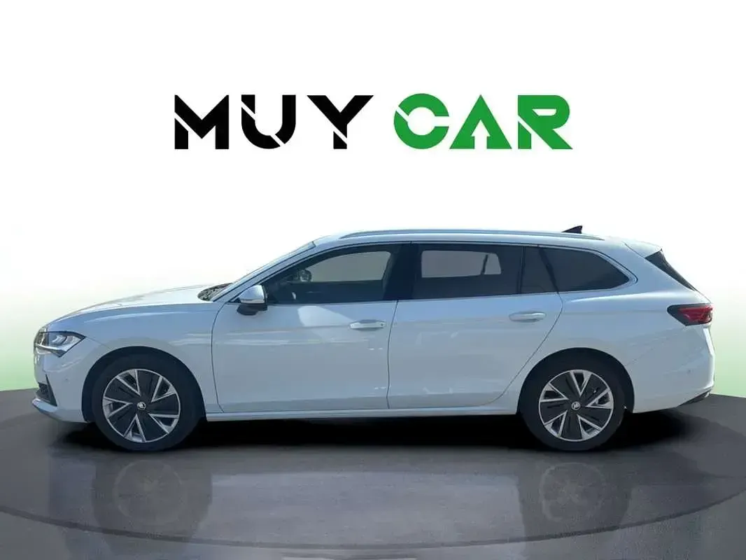 Usado Skoda Superb Selection 150 CV (110 kW) 2024 Blanco Familiar