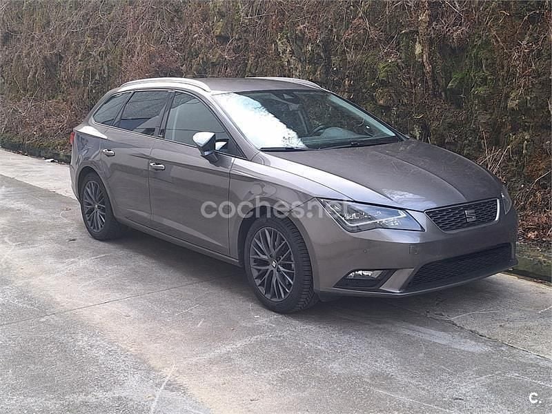 Usado Seat Leon ST CONNECT 110 CV (80 kW) 2017 Gris / plata Familiar
