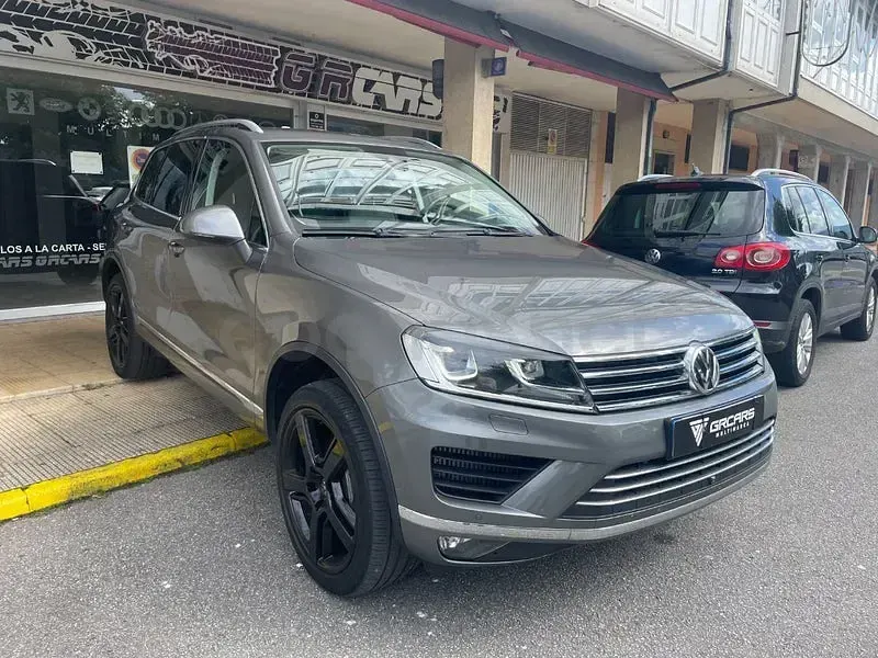 Second-hand VW Touareg 262 CP (192 kW) 2016 Gri SUV