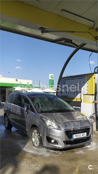 Usado Peugeot 5008 Style 115 HP (84 kW) 2014 Cinzento Monovolume