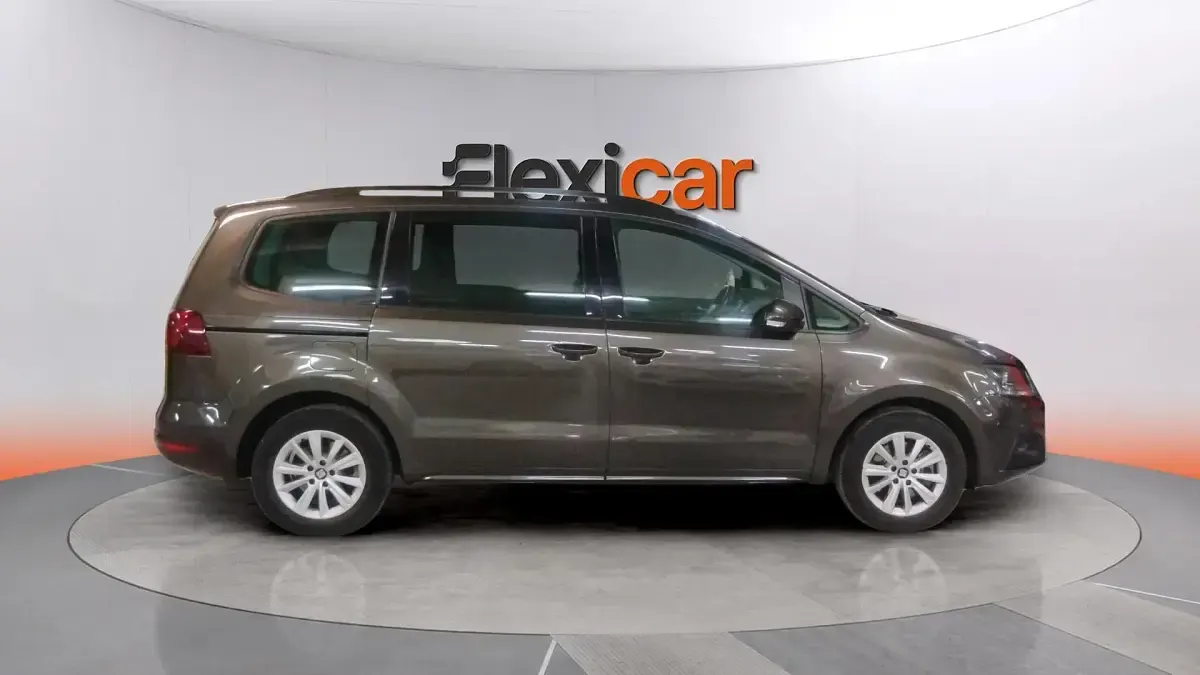 Usado Seat Alhambra Style 150 CV (110 kW) 2021 Marrón Monovolumen