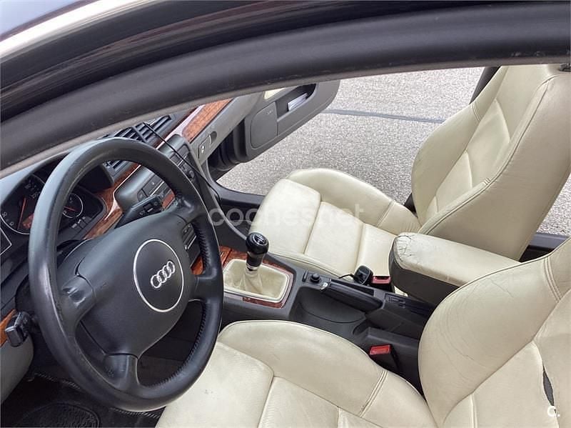 Usado Audi A4 115 CV (84 kW) 2001 Azul Berlina