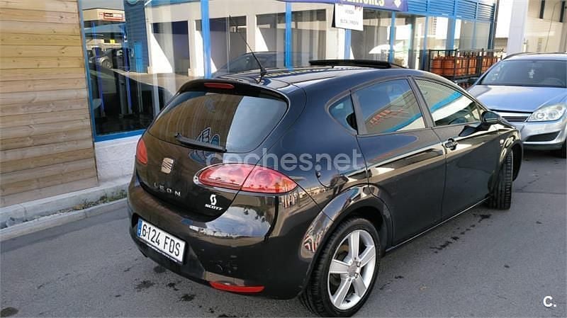 Usado Seat Leon Sport 140 CV (102 kW) 2006 Negro Utilitario
