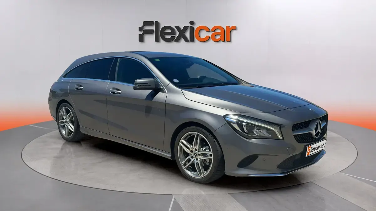 Usado Mercedes CLA180 Shooting Brake 136 CV (100 kW) 2019 Familiar