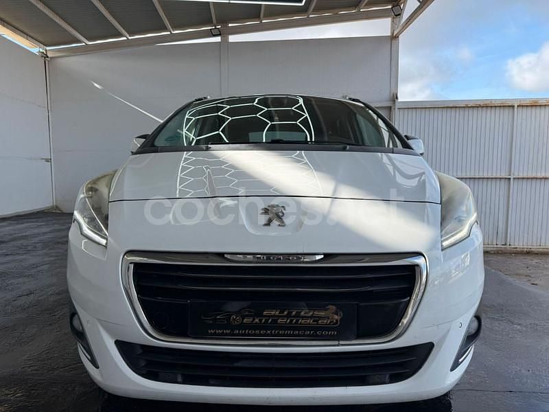 Usado Peugeot 5008 Style 120 CV (88 kW) 2017 Gris / plata Monovolumen