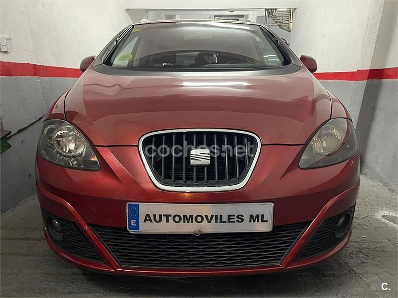 Usado Seat Altea Ecomotive 105 CV (77 kW) 2010 Granate Monovolumen