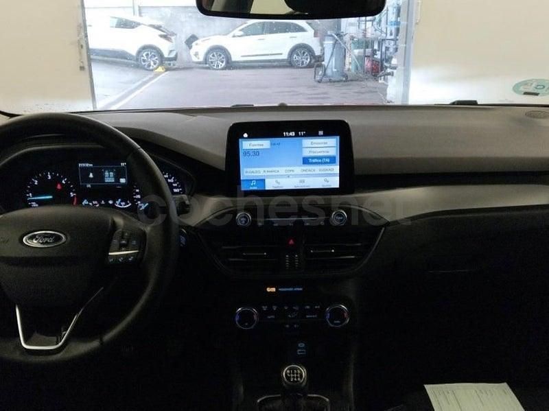 Usado Ford Focus Trend 120 CV (88 kW) 2023 Rojo Familiar