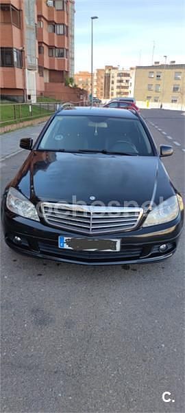 Usado Mercedes C200 136 CV (100 kW) 2011 Negro Familiar