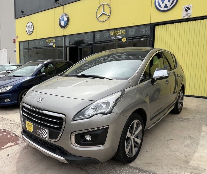 Gris Usado 2015 Peugeot 3008 Allure | 11.900 € (Un poco caro) - Imagen 1/4