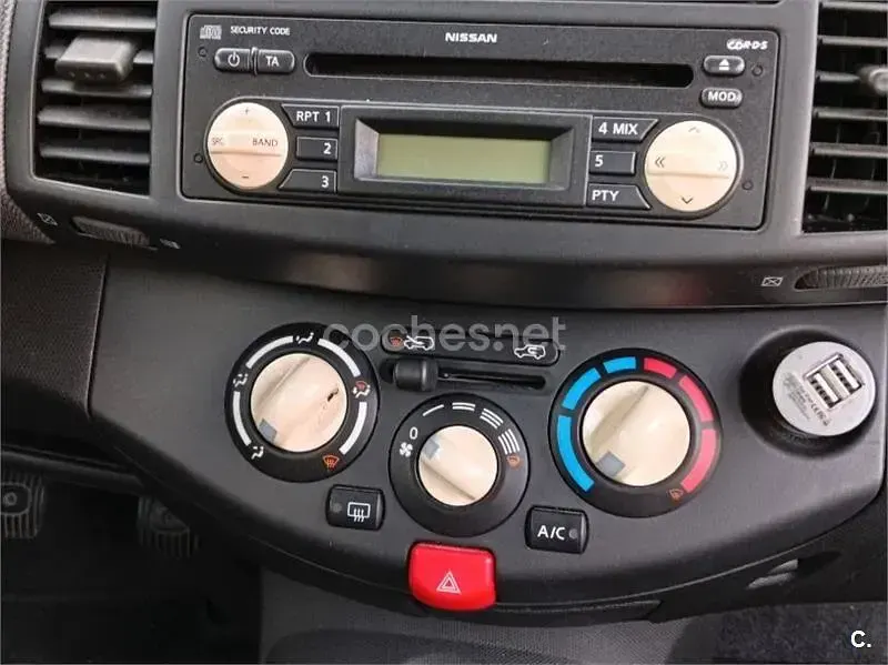 Usado Nissan Micra 80 CV (58 kW) 2005 Beige Berlina