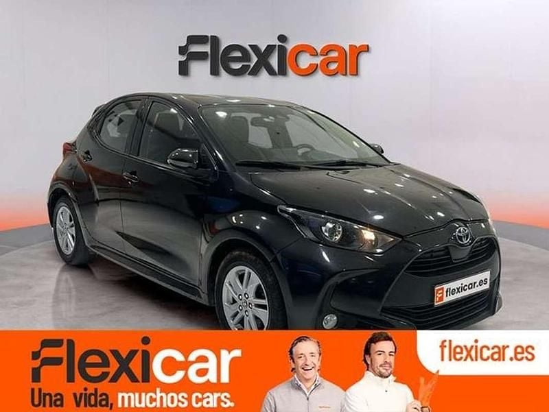 Usado Toyota Yaris Hybrid Active 116 CV (85 kW) 2022 Negro Utilitario