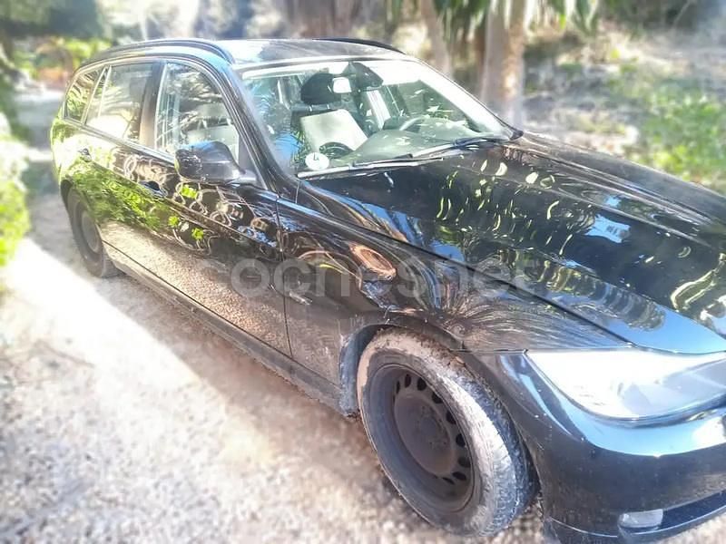 Usado BMW 318 143 CV (105 kW) 2012 Negro Familiar