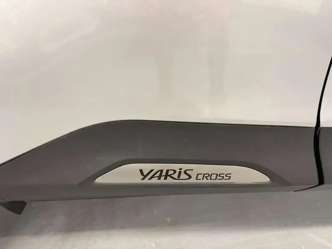 Usado Toyota Yaris Cross Active 125 CV (91 kW) 2024 Gris SUV