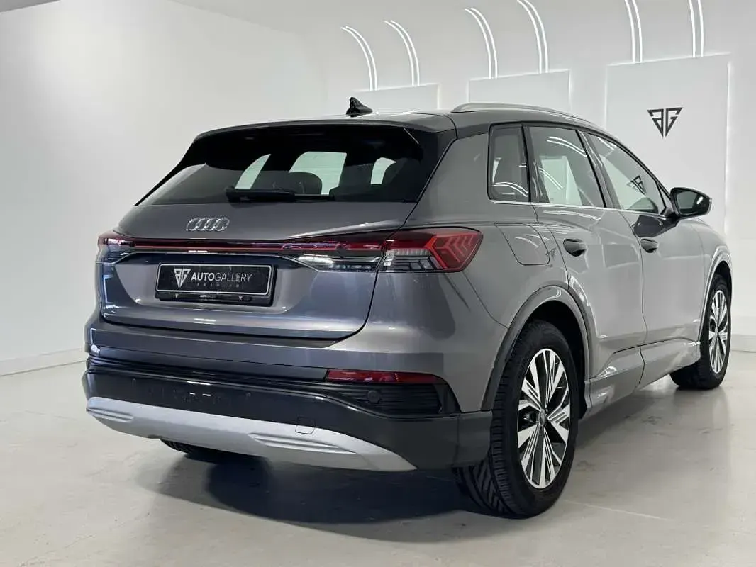 Usado Audi Q4 e-tron Advanced Plus 152 kW (208 CV) 2021 Gris SUV