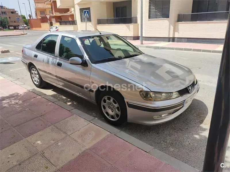 Usado Peugeot 406 110 CV (80 kW) 1999 Gris / plata Berlina