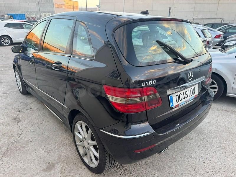 Usado Mercedes B180 109 CV (80 kW) 2008 Negro Monovolumen