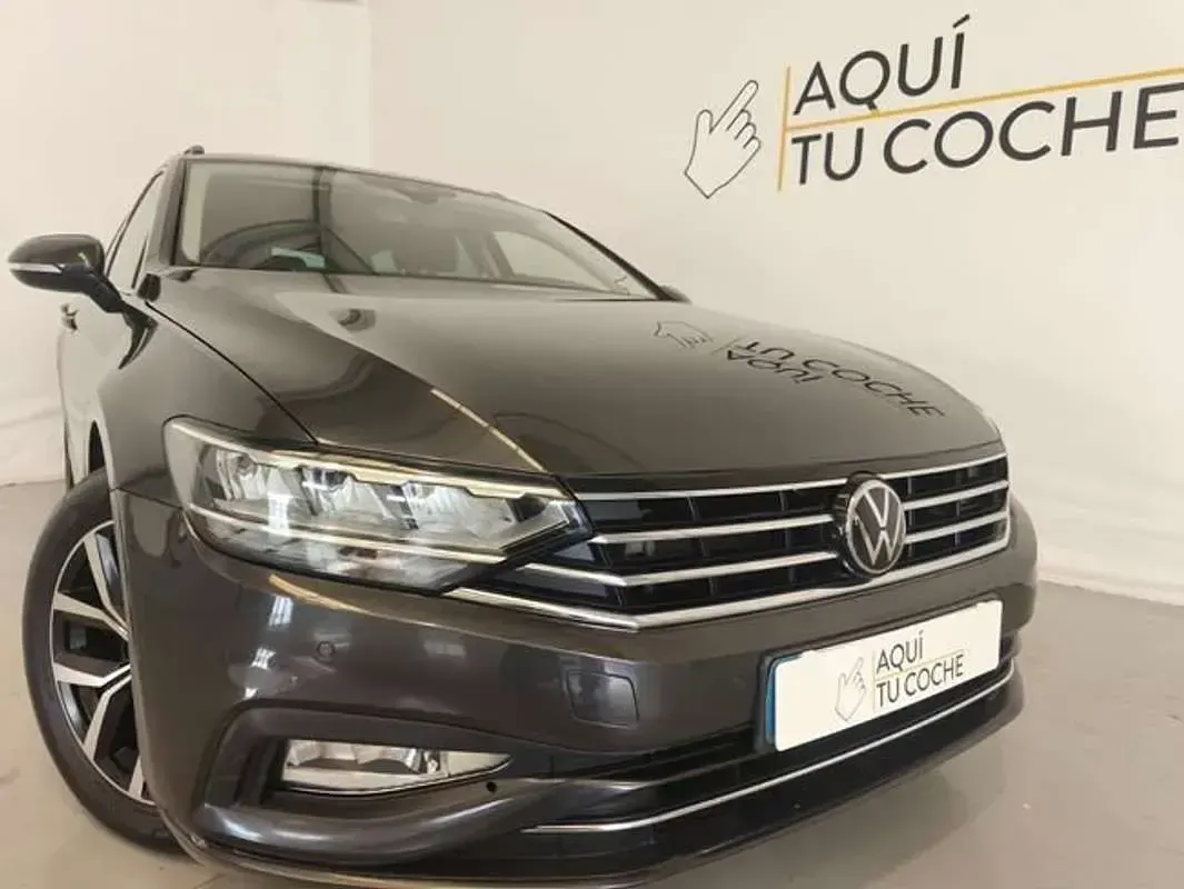 Usado VW Passat Executive 150 HP (110 kW) 2023 Cinzento Carrinha