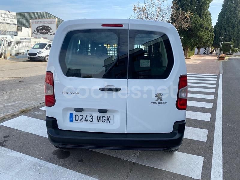 Usado Peugeot Rifter Active 100 CV (73 kW) 2023 Blanco Monovolumen