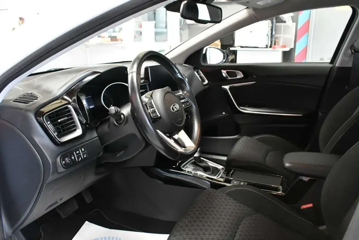 Usado Kia Ceed 140 CV (102 kW) 2019 Blanco Utilitario