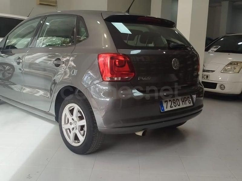 Usado VW Polo Advance 90 CV (66 kW) 2013 Gris / plata Utilitario