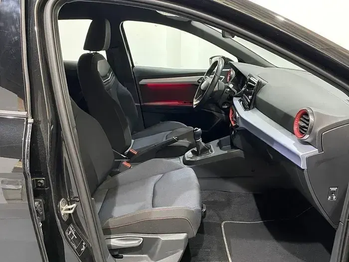 Usado Seat Ibiza FR 115 CV (84 kW) 2024 Negro Utilitario