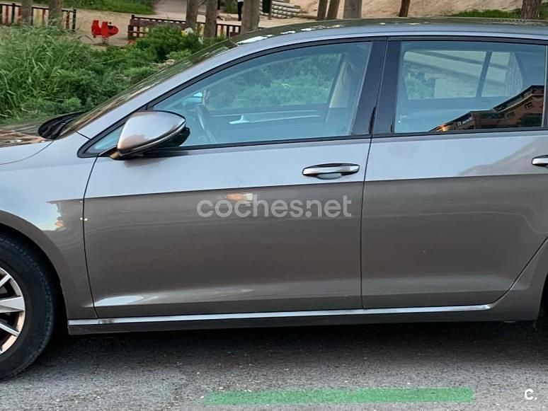 Usado VW Golf VII Advance 105 CV (77 kW) 2015 Gris / plata Berlina