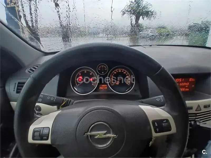 Usado Opel Astra GTC Energy 110 CV (80 kW) 2008 Negro Berlina