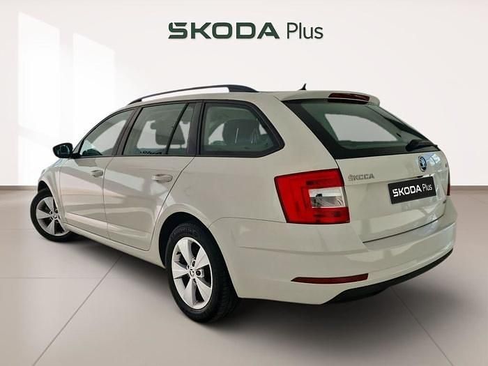 Blanco Usado 2020 Skoda Octavia Ambition Familiar | 12.850 € (Un poco caro) - Imagen 1/4