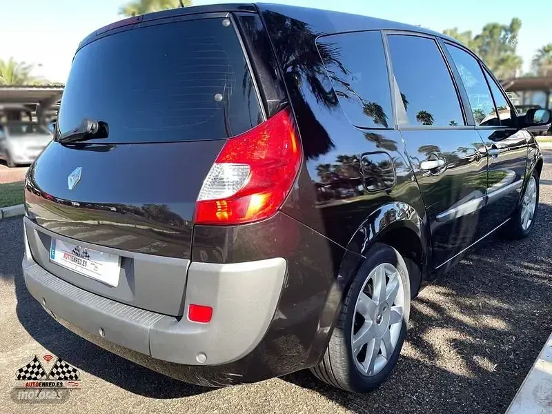 Usado Renault Scénic II 129 CV (94 kW) 2007 Negro Monovolumen