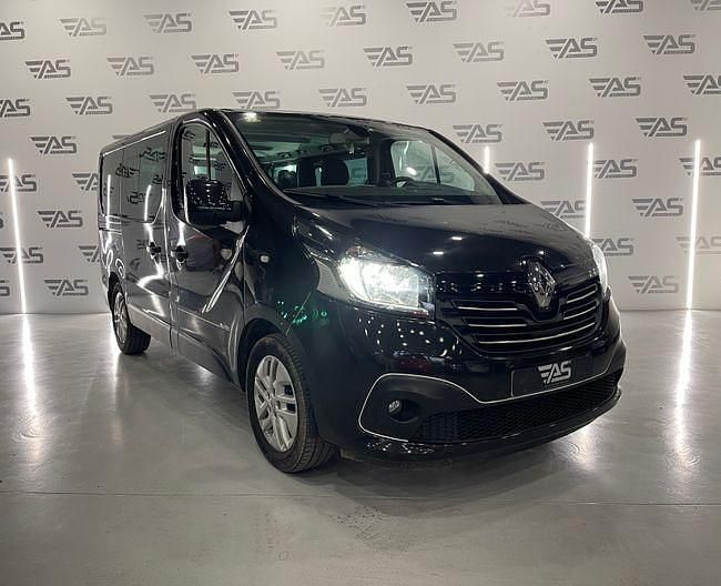 Usado Renault Trafic 125 CV (91 kW) 2016 Negro Monovolumen