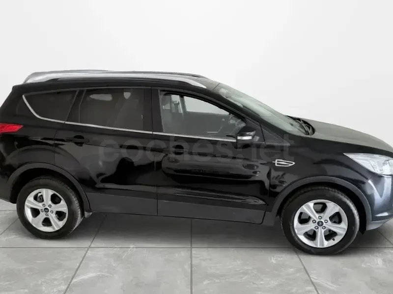 Usado Ford Kuga Trend 150 CV (110 kW) 2016 Negro SUV