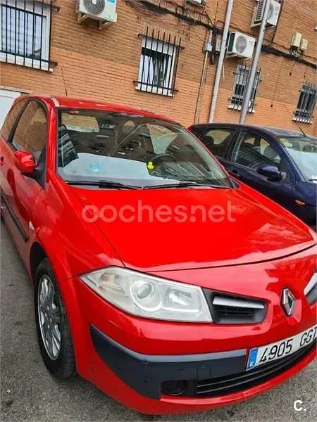 Usado Renault Mégane 100 CV (73 kW) 2008 Rojo Berlina