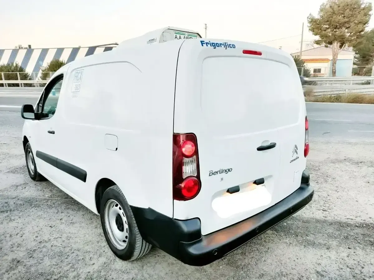 Usado Citroën Berlingo 100 CV (73 kW) 2017 Blanco Monovolumen