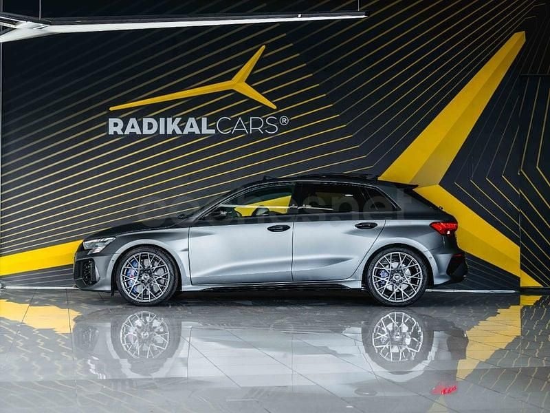 Usado Audi RS3 Performance 400 CV (294 kW) 2024 Gris / plata Berlina