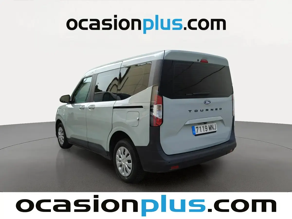 Käytetty Ford Tourneo Courier Trend 125 HP (91 kW) 2024 Harmaa Tila-auto