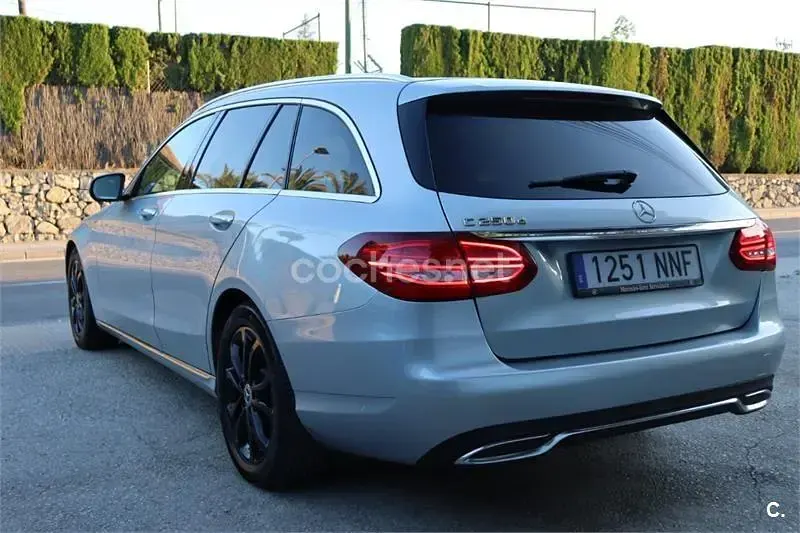 Usado Mercedes C250 Avantgarde 204 CV (150 kW) 2017 Azul Familiar