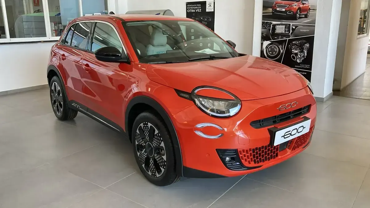 Nuevo Fiat 600E La Prima 114 kW (156 CV) 2025 Naranja