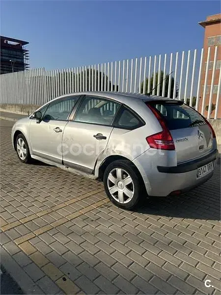 Usado Citroën C4 VTR Sport 92 CV (67 kW) 2005 Gris / plata Berlina