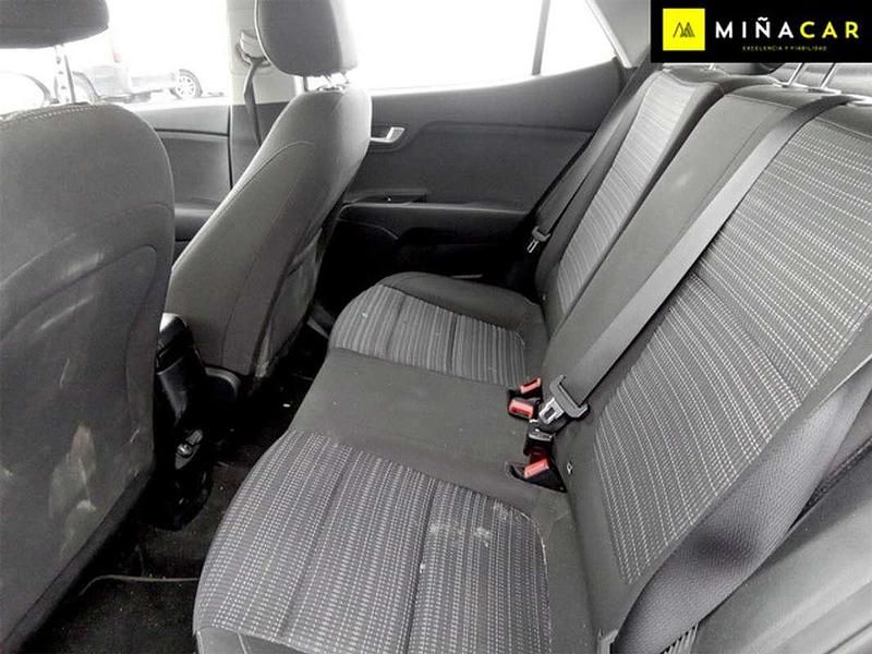 Usado Kia Stonic 120 CV (88 kW) 2022 Negro SUV