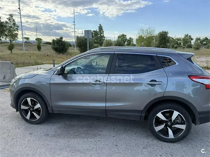 Usado Nissan Qashqai N-Connecta 130 CV (95 kW) 2015 Gris / plata SUV