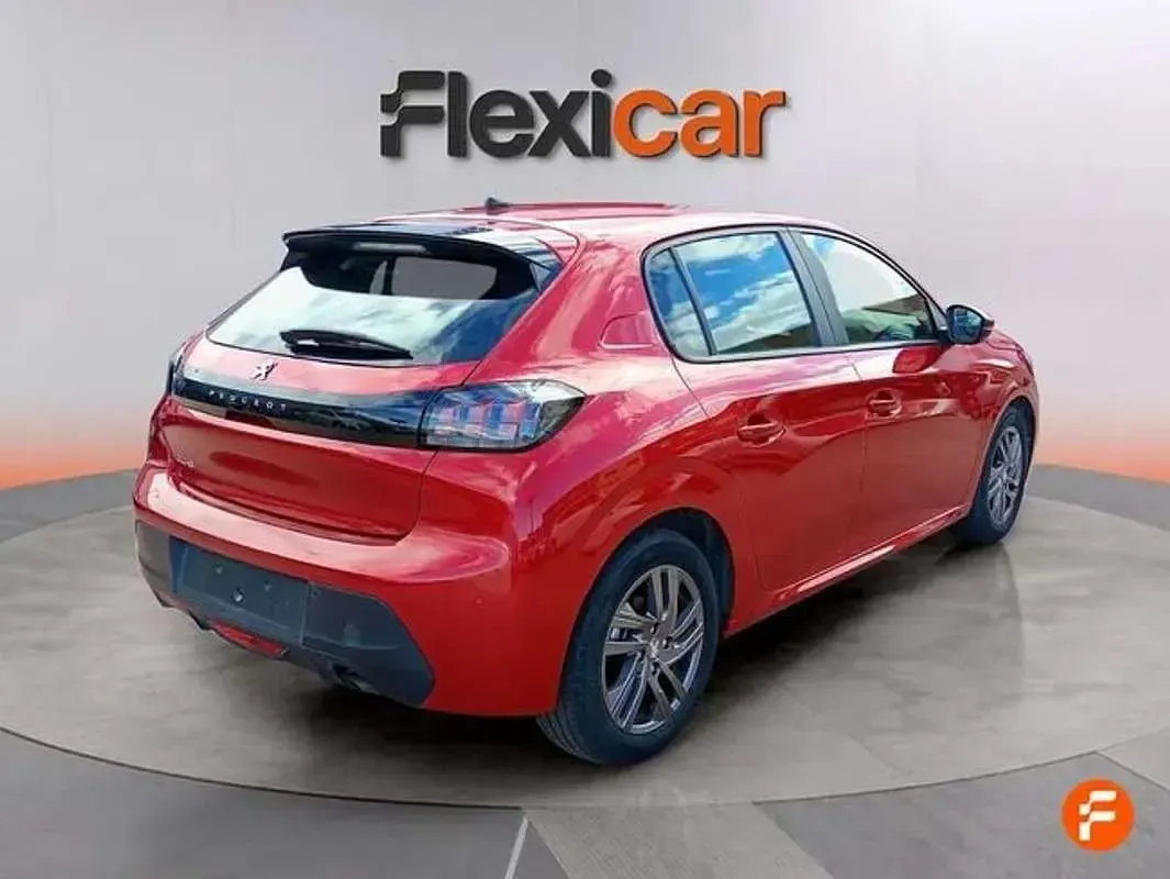 Usado Peugeot 208 Active 101 CV (74 kW) 2021 Rojo Utilitario