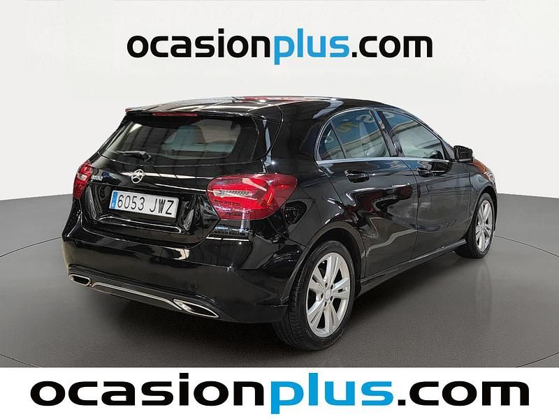 Usado Mercedes A180 Style 122 CV (89 kW) 2017 Negro