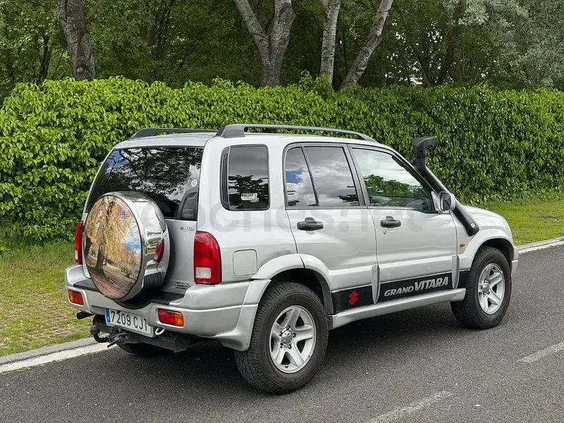 Usado Suzuki Grand Vitara 109 CV (80 kW) 2003 Gris / plata SUV