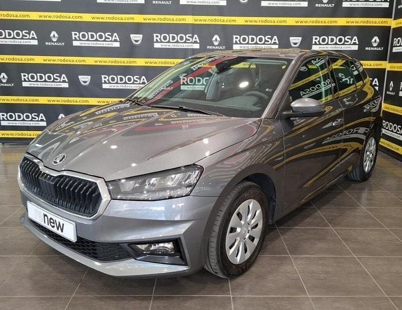 Gris Usado 2024 Skoda Fabia Essence Utilitario | 15.950 € (Precio justo) - Imagen 1/4