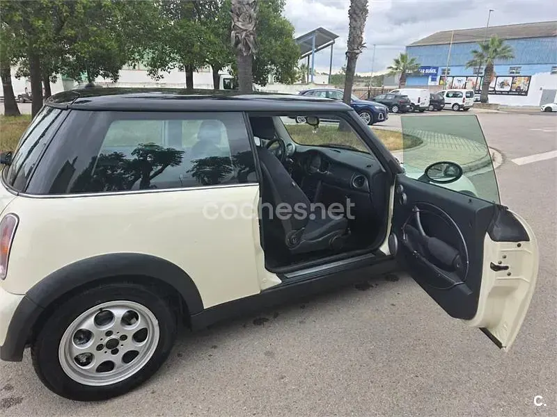 Usado Mini Cooper 115 CV (84 kW) 2002 Blanco Utilitario