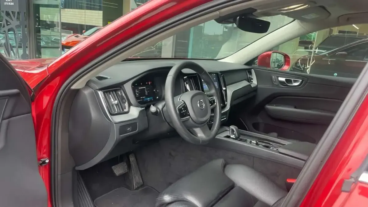 Usado Volvo XC60 Plus 197 CV (144 kW) 2022 Rojo SUV