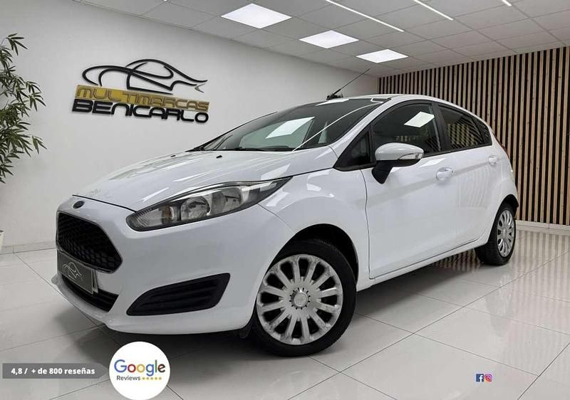 Usado Ford Fiesta Trend 75 CV (55 kW) 2017 Blanco Utilitario